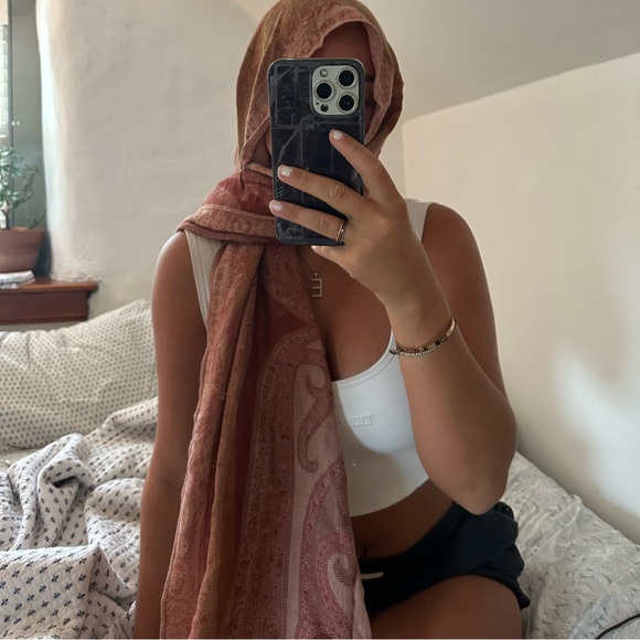 Pashmina - Picture 2 of 3